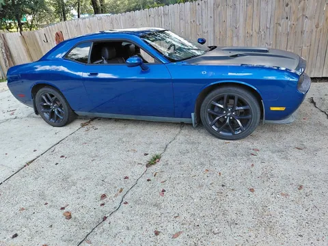 2009 Dodge Challenger R/T Coupe 2D