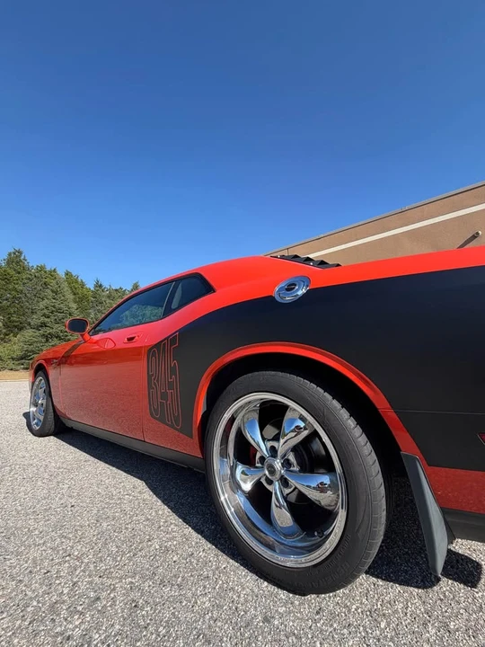 2009 Dodge Challenger 3rd Gen - Image 9 of 16