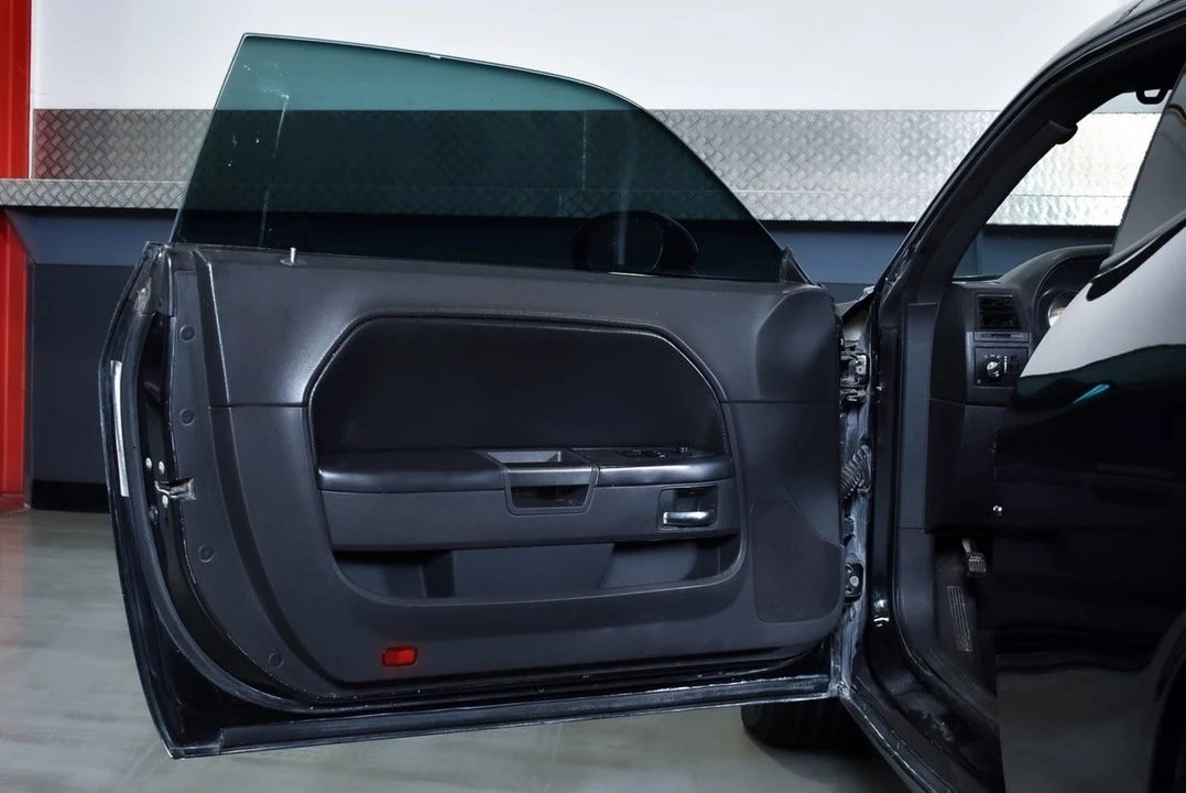 2009 Dodge Challenger 3rd Gen - Image 26 of 30