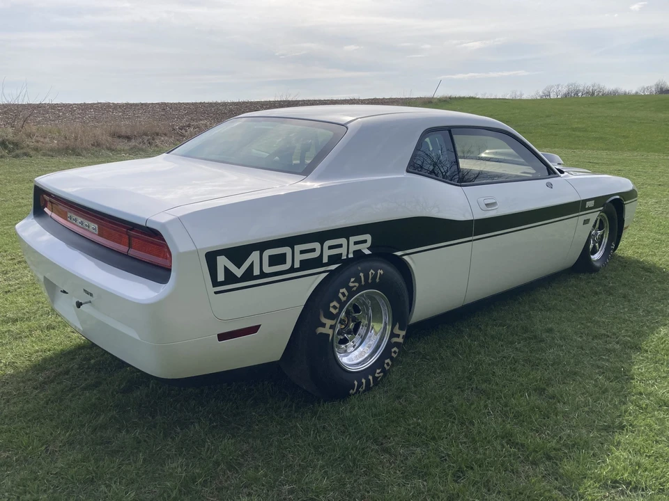 2009 Dodge Challenger 3rd Gen - Image 13 of 31