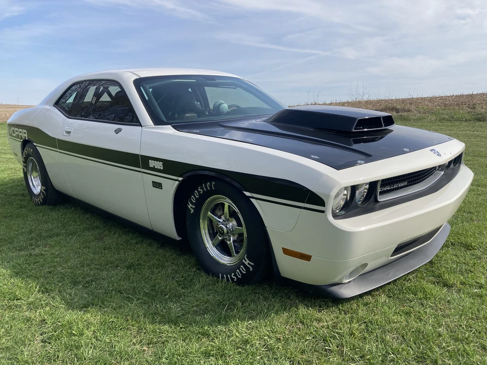 2009 Dodge Challenger 3rd Gen - Image 2 of 31
