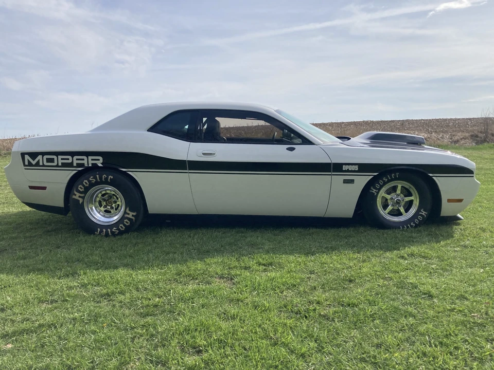 2009 Dodge Challenger 3rd Gen - Image 16 of 31