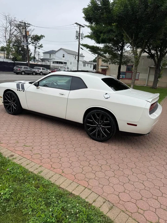 2009 Dodge Challenger 3rd Gen - Image 7 of 11