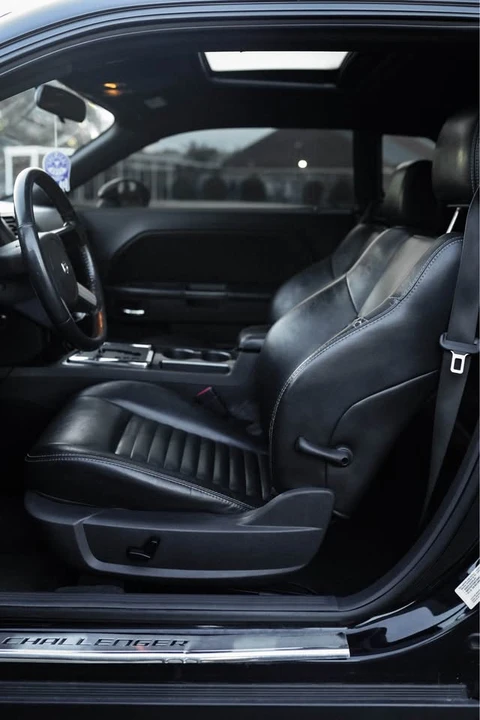 2009 Dodge Challenger 3rd Gen - Image 10 of 18