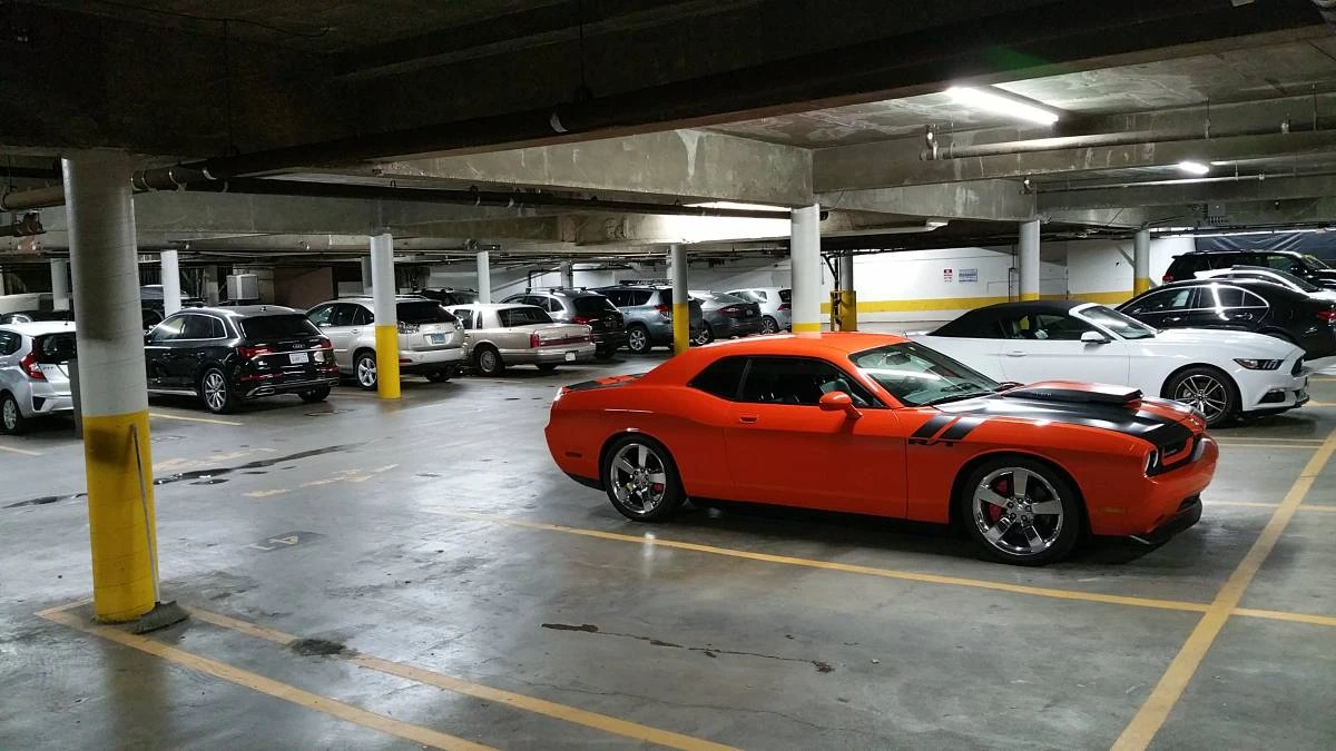 2009 Dodge Challenger 3rd Gen - Image 13 of 14