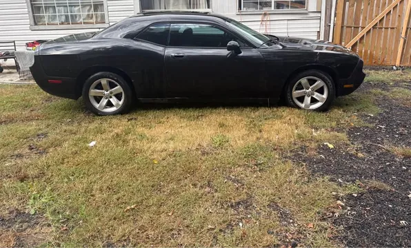 2009 Dodge Challenger SE Coupe 2D