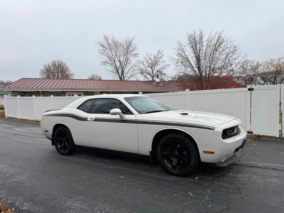 2009 Dodge Challenger 3rd Gen - Image 2 of 6