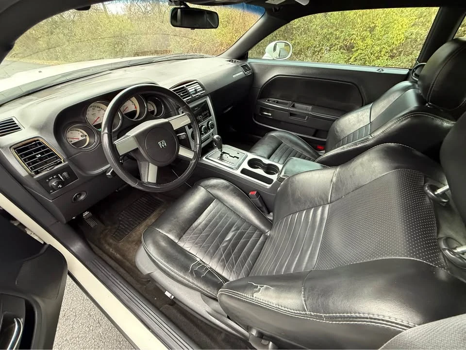 2009 Dodge Challenger 3rd Gen - Image 5 of 6