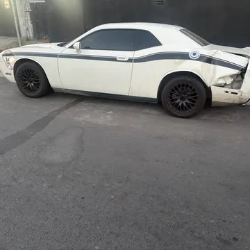 2009 Dodge Challenger SE Coupe 2D