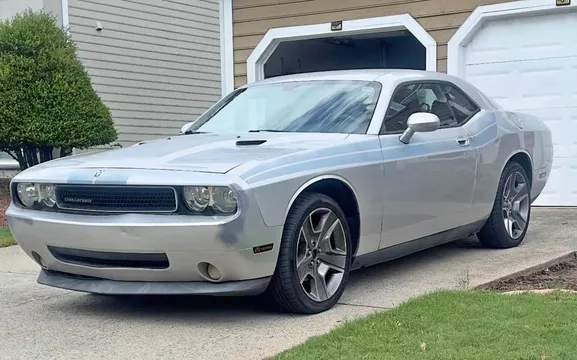 2009 Dodge Challenger SE Coupe 2D