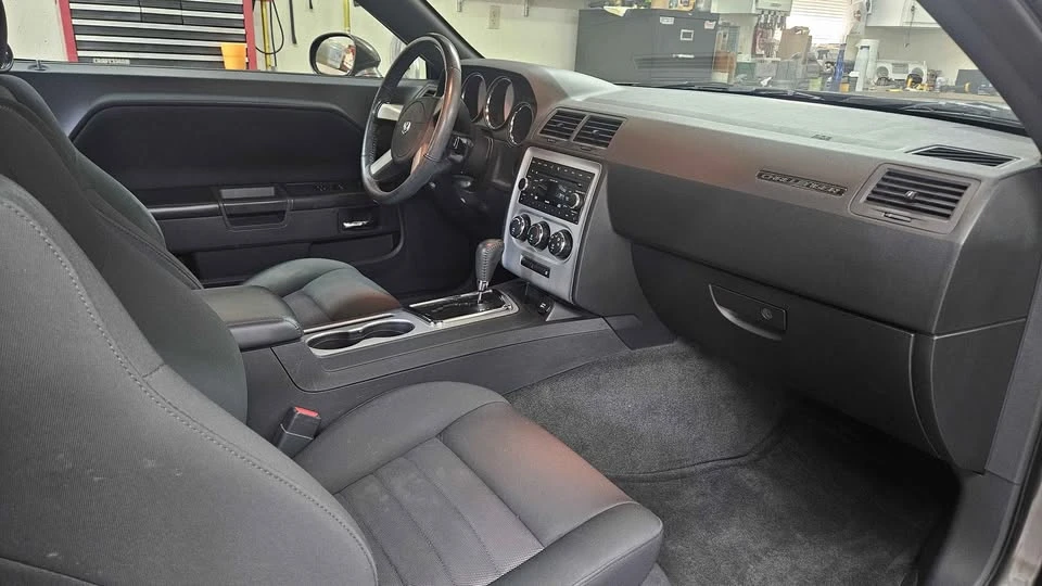 2009 Dodge Challenger 3rd Gen - Image 9 of 17