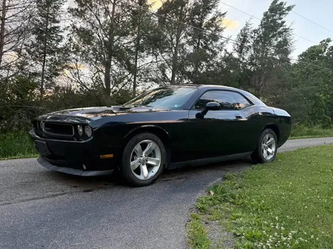 2009 Dodge Challenger SE Coupe 2D