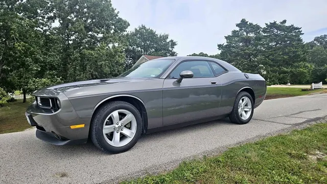 2009 Dodge Challenger SE Coupe 2D