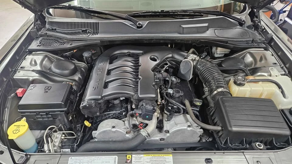 2009 Dodge Challenger 3rd Gen - Image 16 of 17