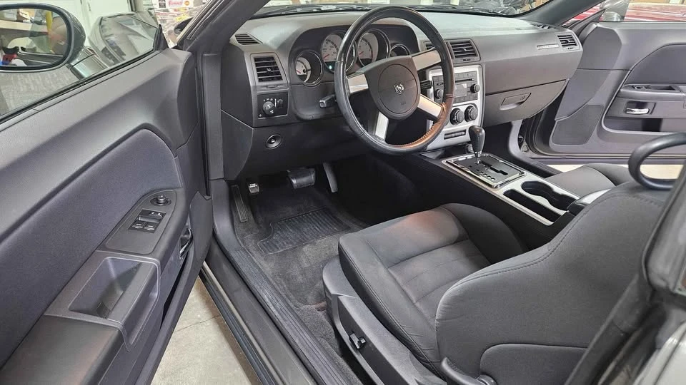 2009 Dodge Challenger 3rd Gen - Image 10 of 17