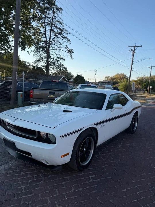 2009 Dodge Challenger 3rd Gen - Image 3 of 10