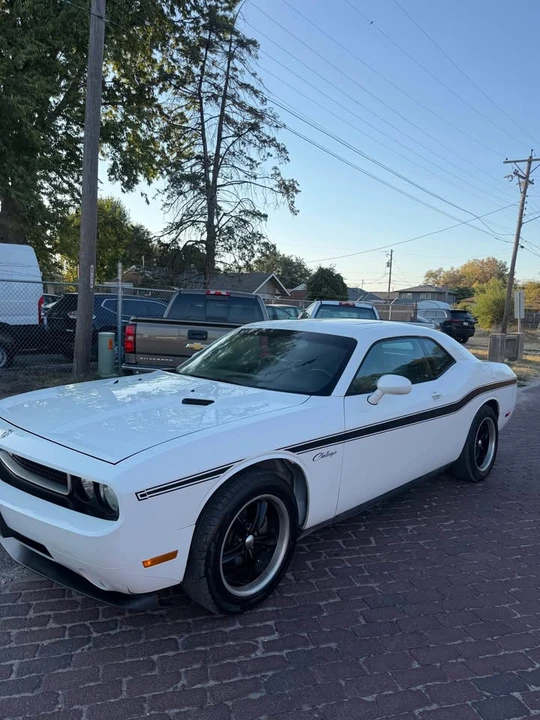 2009 Dodge Challenger 3rd Gen - Image 6 of 10