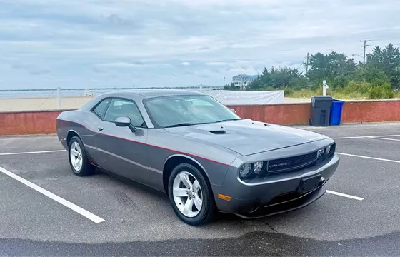 2009 Dodge Challenger SE Coupe 2D