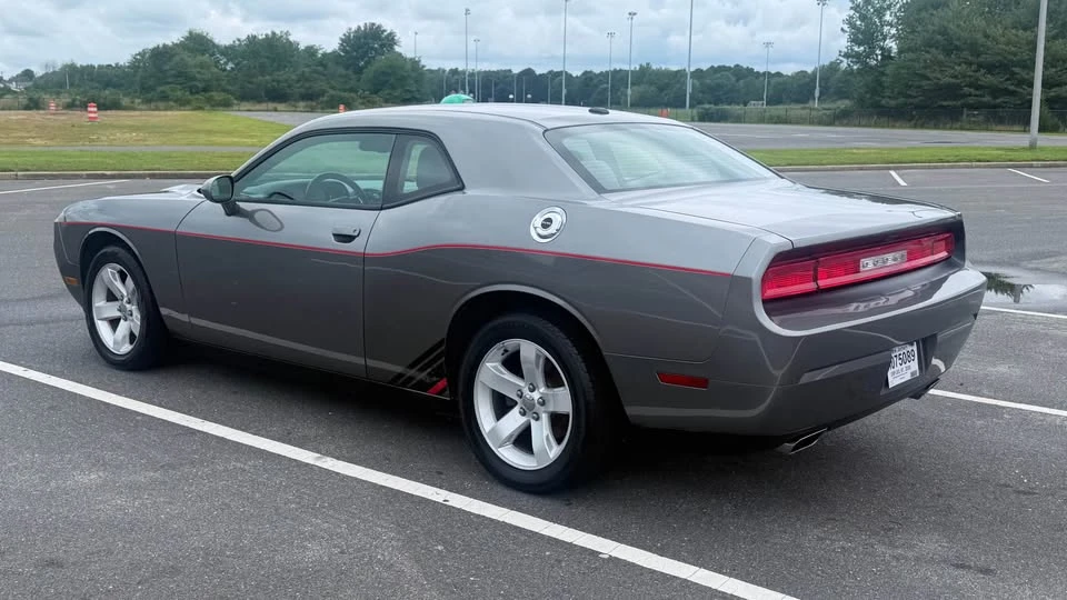 2009 Dodge Challenger 3rd Gen - Image 5 of 11