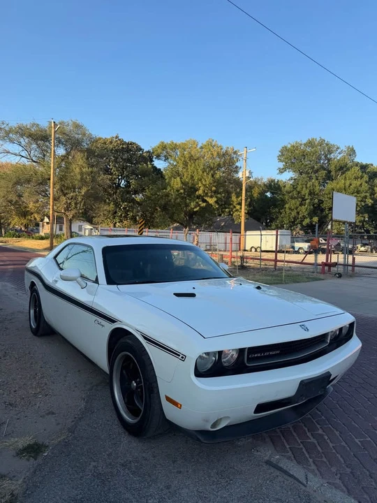 2009 Dodge Challenger 3rd Gen - Image 2 of 10