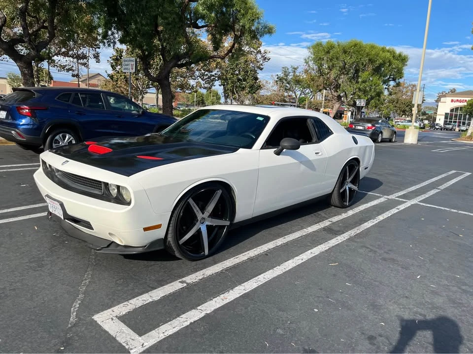 2009 Dodge Challenger 3rd Gen - Image 2 of 8