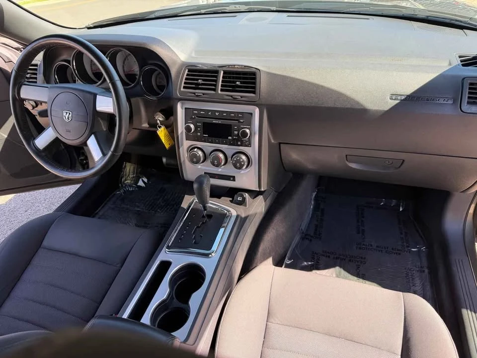 2009 Dodge Challenger 3rd Gen - Image 15 of 16
