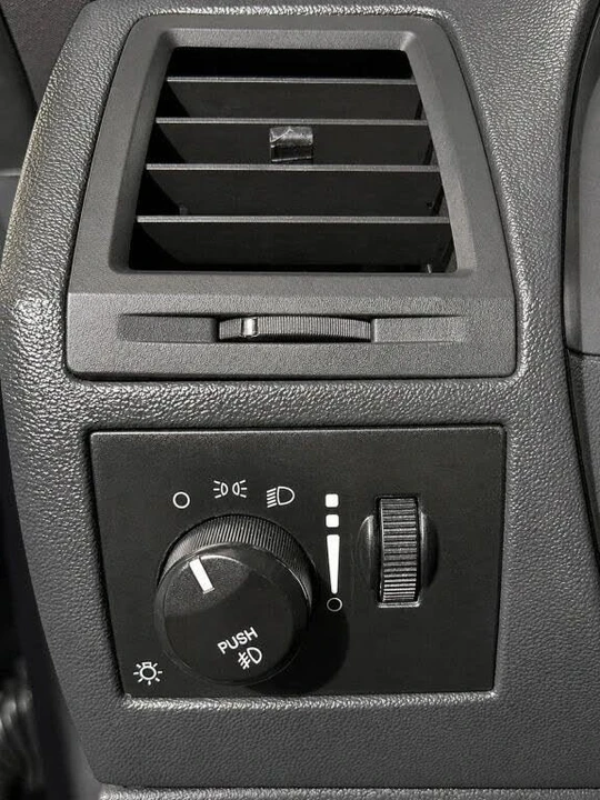 2009 Dodge Challenger 3rd Gen - Image 11 of 17