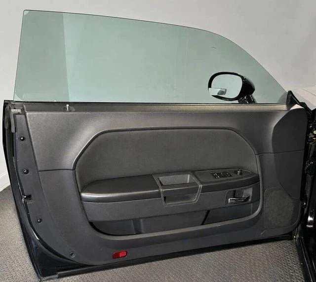 2009 Dodge Challenger 3rd Gen - Image 9 of 17