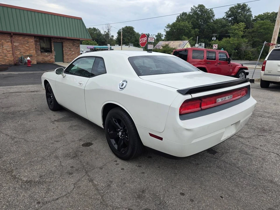 2009 Dodge Challenger 3rd Gen - Image 5 of 9