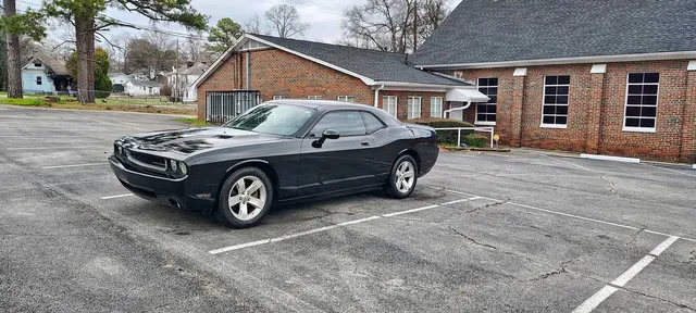 2009 Dodge Challenger SXT Coupe 2D