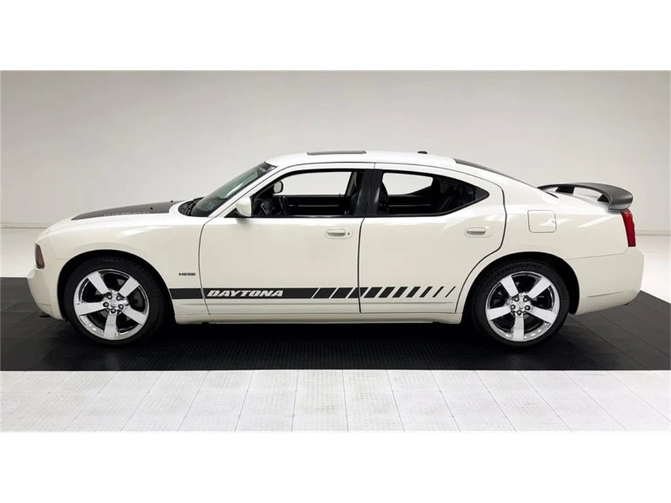 2009 Dodge Charger 6th Gen - Image 2 of 31