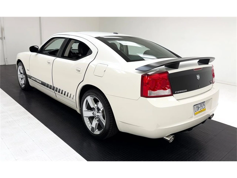 2009 Dodge Charger 6th Gen - Image 3 of 31