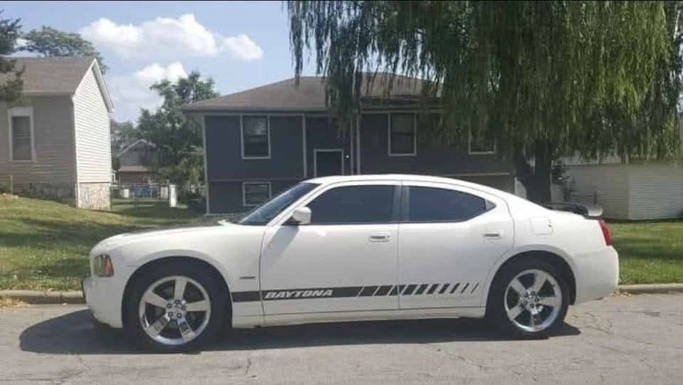 2009 Dodge Charger 6th Gen - Image 2 of 4