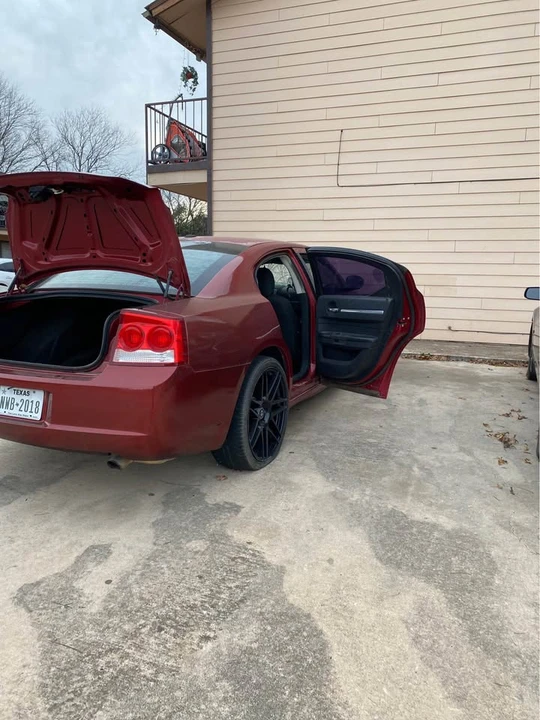 2009 Dodge Charger 6th Gen - Image 3 of 4