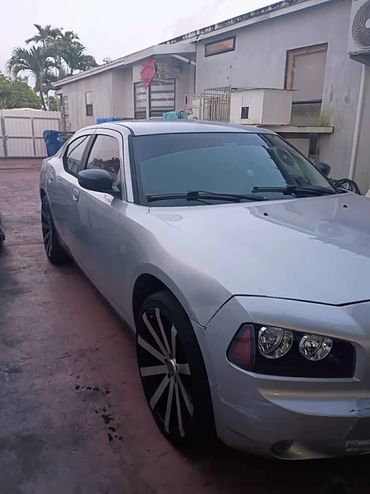 2009 Dodge Charger 6th Gen - Image 4 of 8