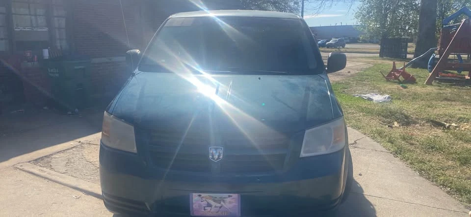 2009 Dodge Caravan - Image 2 of 19