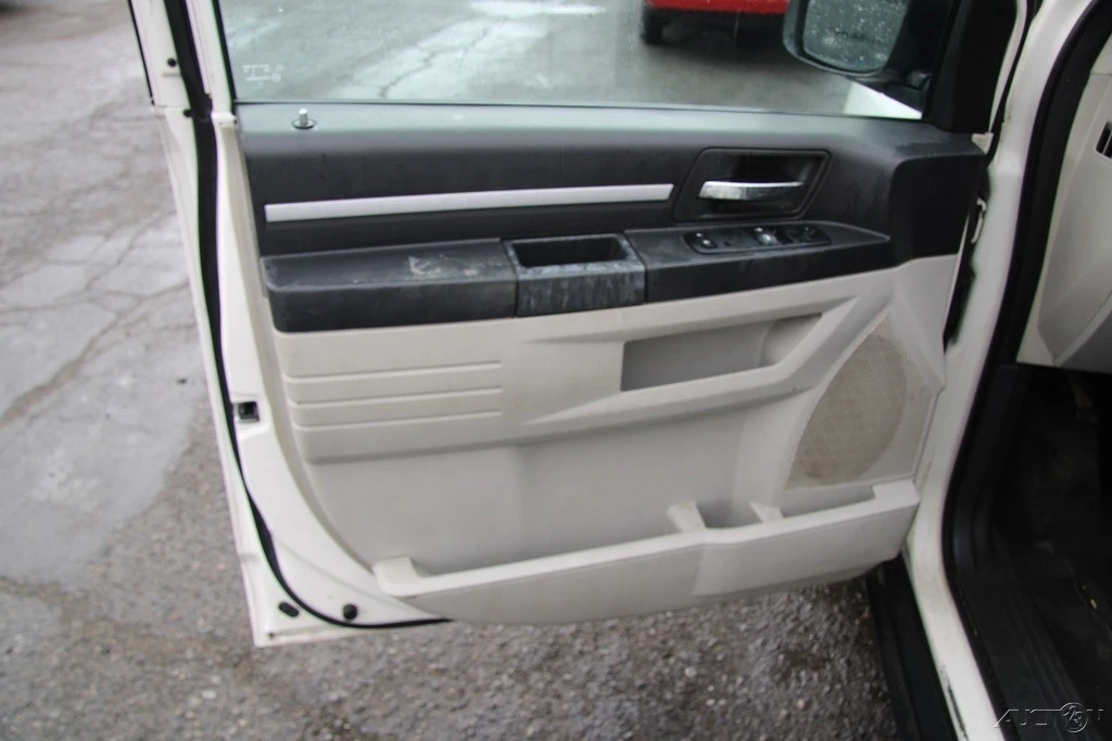 2009 Dodge Caravan - Image 11 of 21