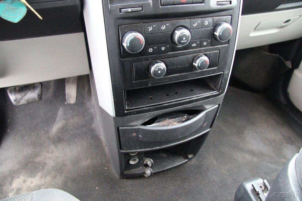 2009 Dodge Caravan - Image 18 of 21