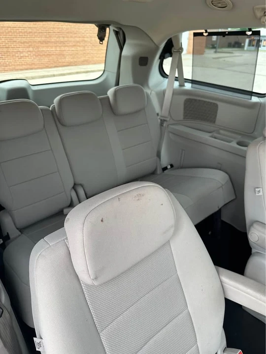 2009 Dodge Caravan - Image 10 of 13