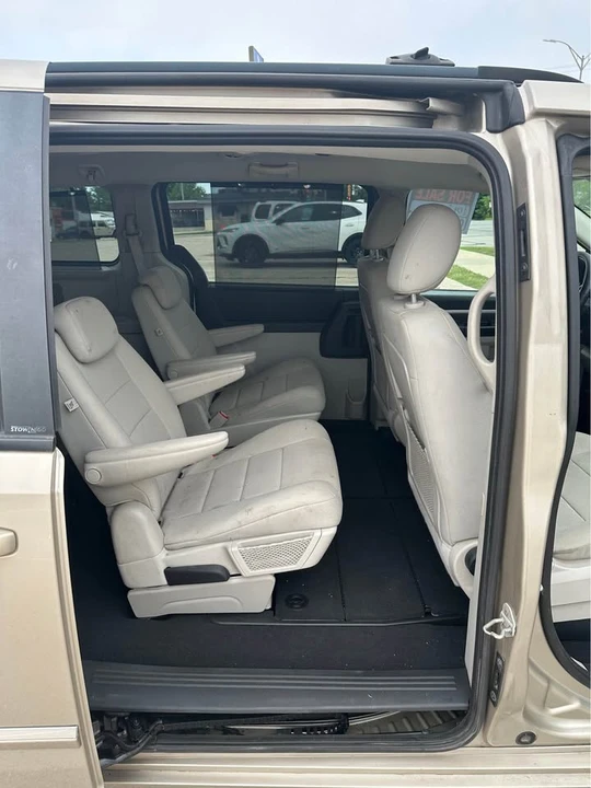 2009 Dodge Caravan - Image 11 of 13