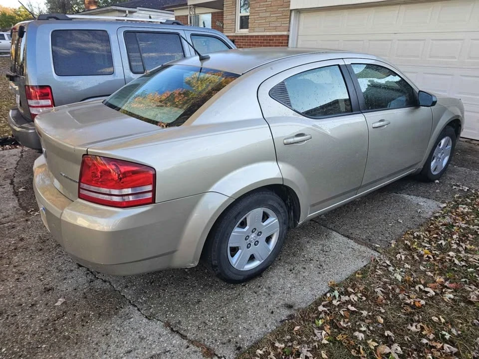 2009 Dodge Avenger Sedan - Image 2 of 10