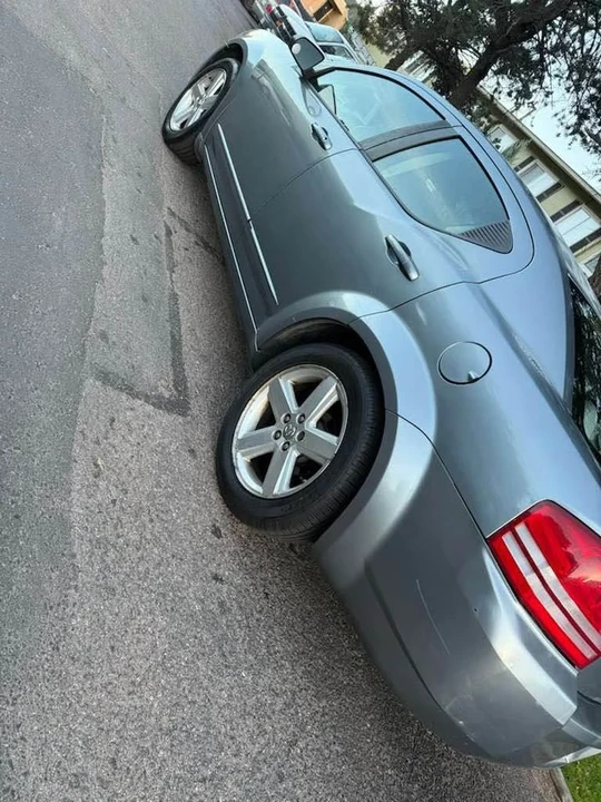 2009 Dodge Avenger Sedan - Image 2 of 10
