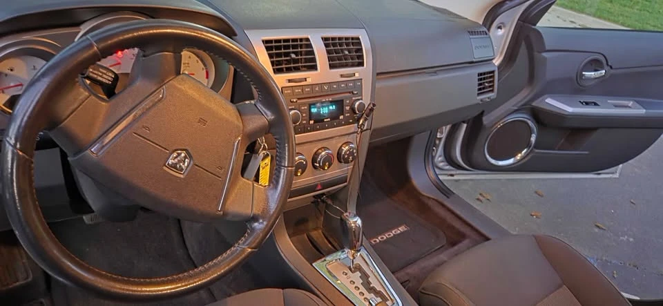 2009 Dodge Avenger Sedan - Image 10 of 18