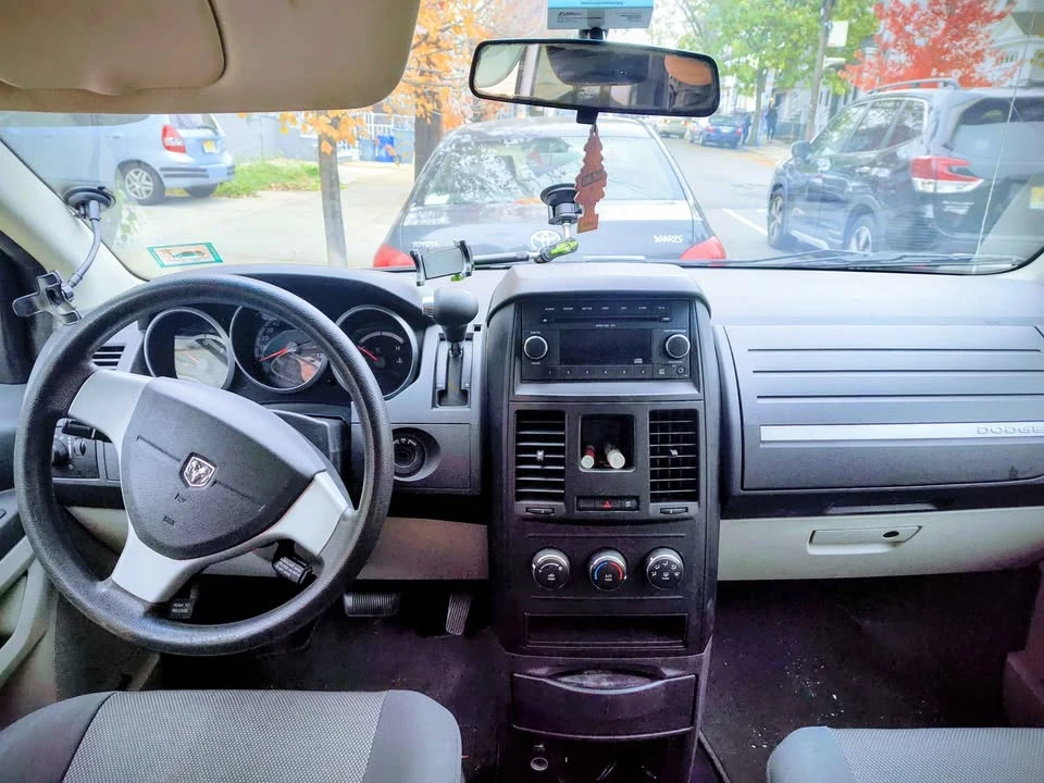 2009 Dodge Caravan - Image 3 of 6