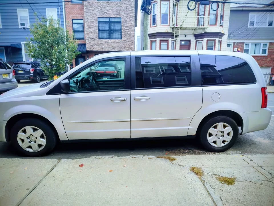 2009 Dodge Caravan - Image 6 of 6