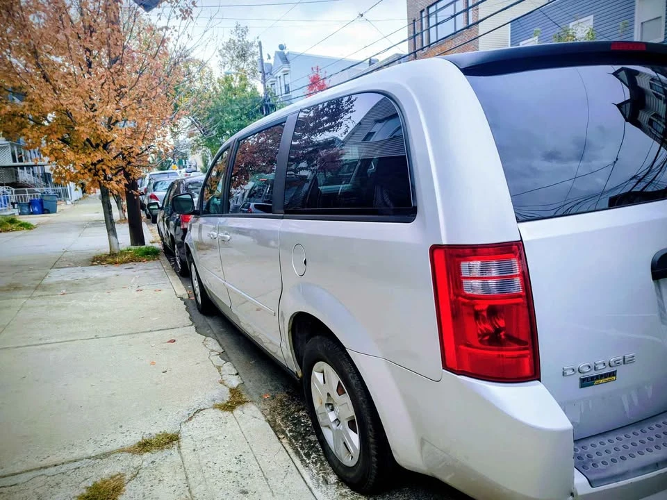 2009 Dodge Caravan - Image 4 of 6