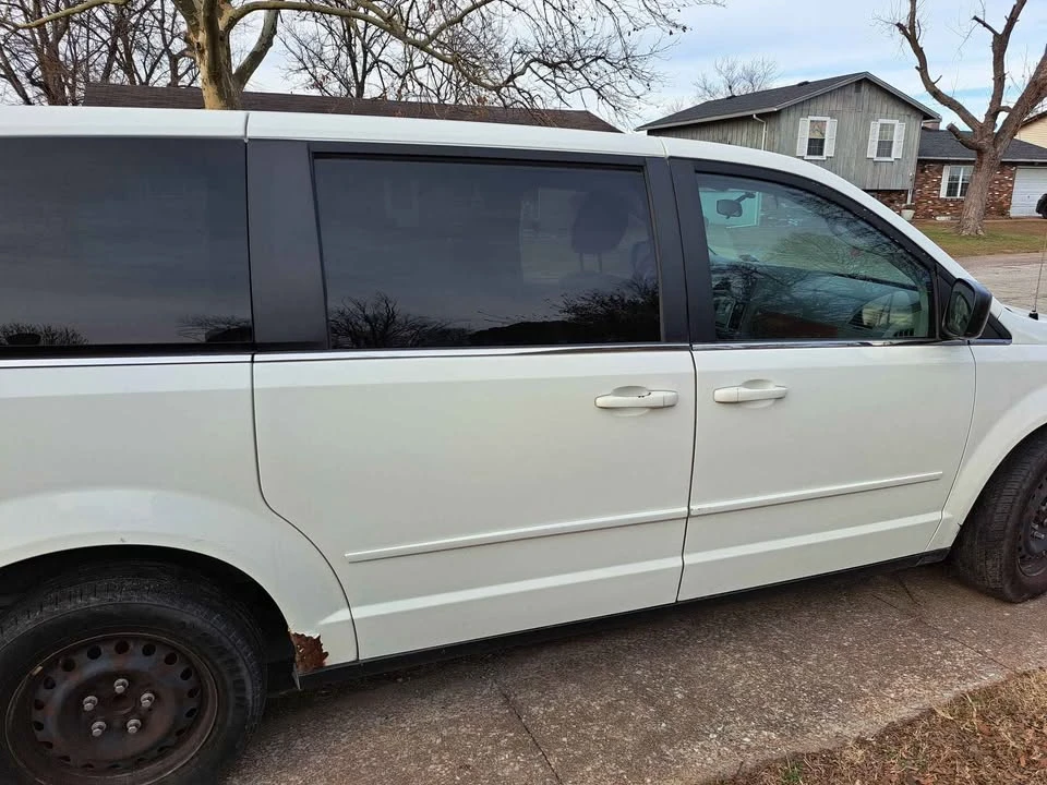 2009 Dodge Caravan - Image 2 of 3