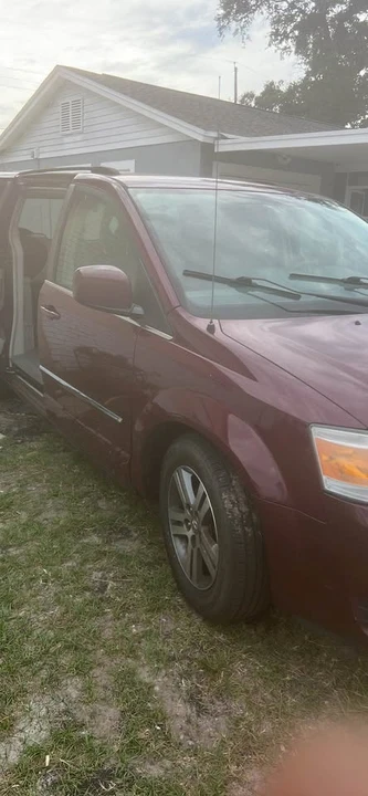 2009 Dodge Caravan - Image 2 of 3