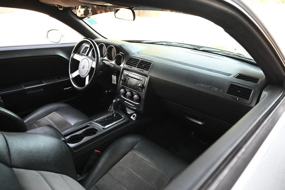 2009 Dodge Challenger 3rd Gen - Image 12 of 20