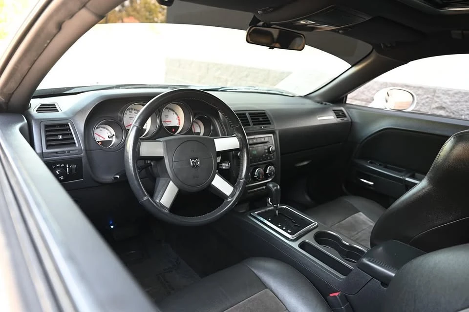 2009 Dodge Challenger 3rd Gen - Image 15 of 20